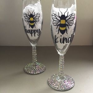 Set of 2 Champagne glasse with Bee and rhinestone stems